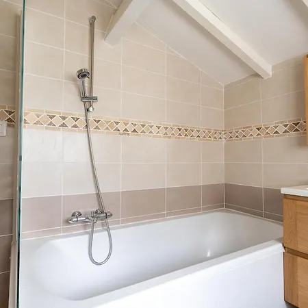 Villa Saint-chamassy Sleeps 7 With Pool