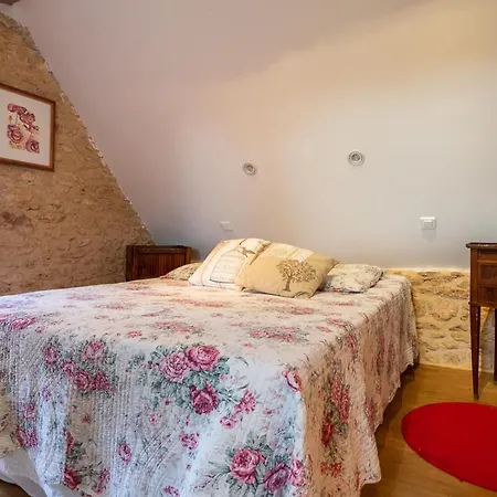 Saint-chamassy Sleeps 7 With Pool *